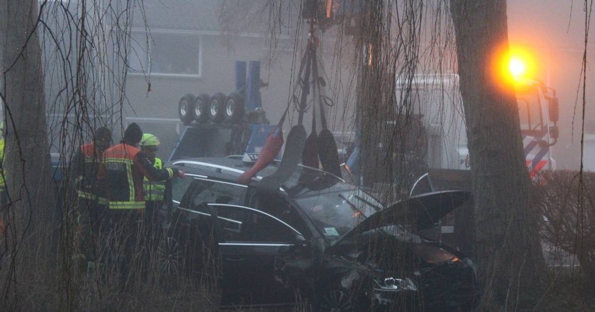 Vuurwapen én 1,5 kilo coke in de voorraadkast: taxi te water brengt ‘drugshandel' aan het licht.