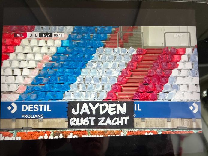 Spandoek van supporters voor overleden Jayden (12)