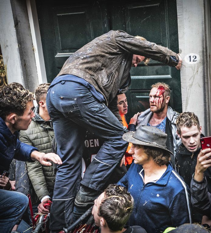 Boze boeren zijn in Groningen het provinciehuis binnengegaan tijdens de protestactie