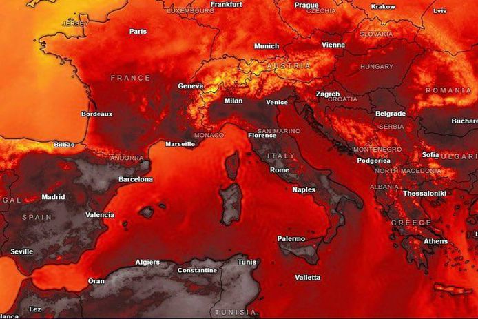 De weerkaart voor morgen in het zuiden van Europa. De hitte is verschroeiend.