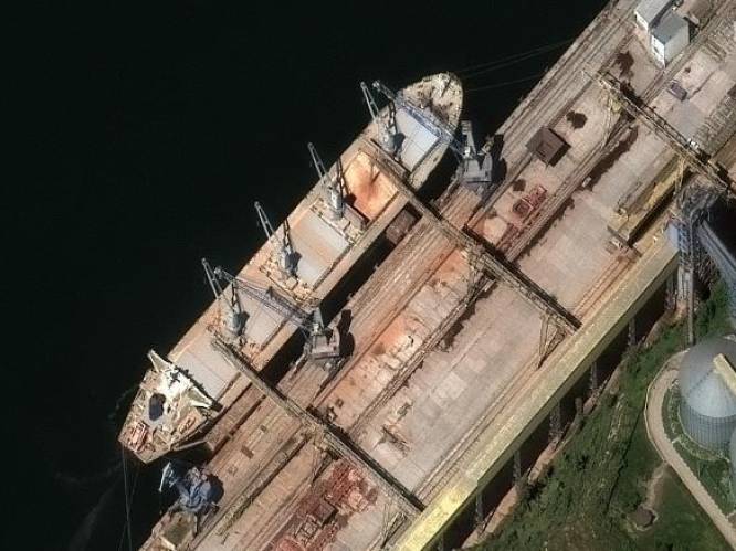 Satellietbeelden lijken te tonen hoe Russische schepen gestolen Oekraïens graan vervoeren