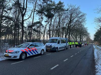 Grote verkeerscontrole in Bakel: 144 boetes, van te hard rijden of onder invloed tot niet gebruiken 