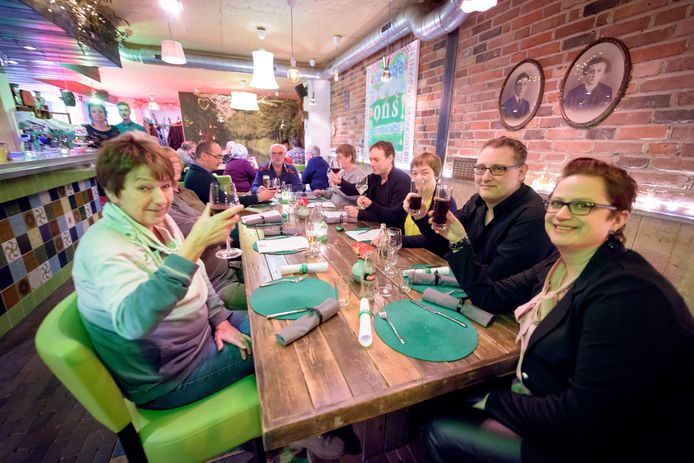 ONS Restaurant is een gezellig en kleurrijk restaurant.