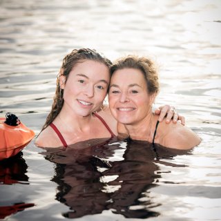 Stephanie (60) en Iman (28): ‘Ik kon altijd eerlijk met jullie te zijn: feestjes, seksualiteit, drugs’