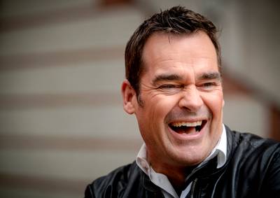 Jeroen van der Boom heeft enge fan en Barbie laat haar stembanden doen