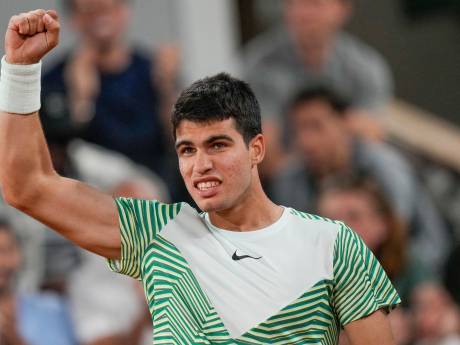 Carlos Alcaraz maakt indruk op Roland Garros en wacht titanenstrijd met Novak Djokovic