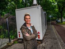 Na corona is brand de volgende klap voor viskraam-eigenaar in Apeldoorn: ‘Ik blijf positief’