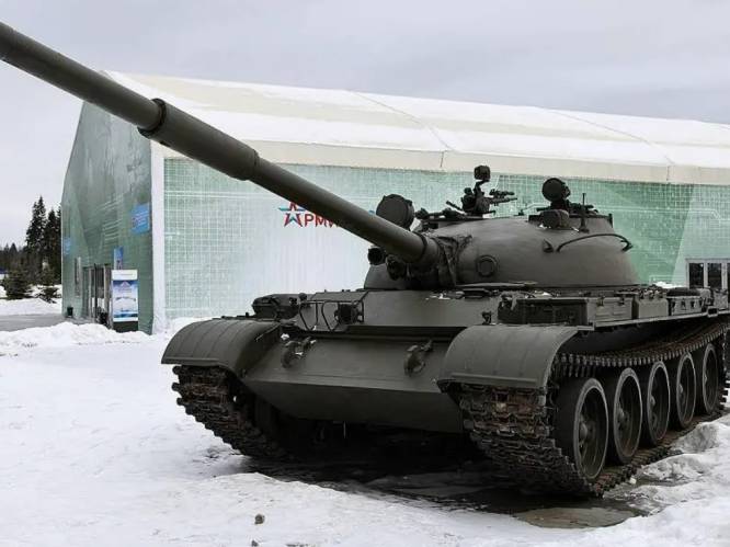 Russen verloren al zo veel zwaar materieel dat ze nu zelfs 60 jaar oude tanks moeten inzetten