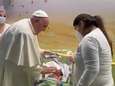 Hospitalisé, le pape fait une visite surprise à des enfants malades