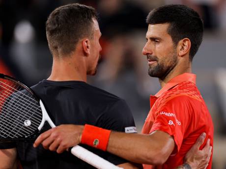 Novak Djokovic heeft het één set lastig met Fucsovics, publiekslieveling Monfils trekt zich terug