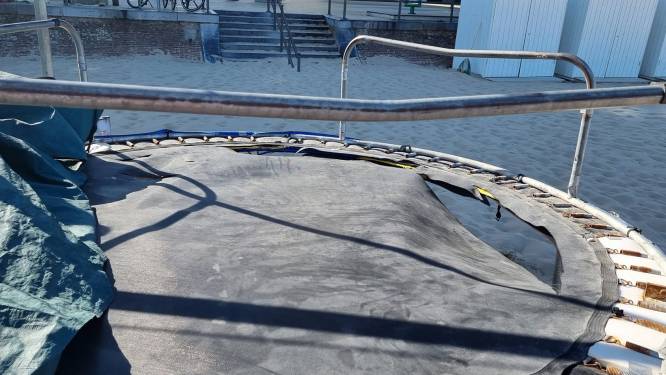 Vandalen vernielen trampolines van Johan op het strand: "Gelukkig waren er nog modellen voorradig in de winkel"

