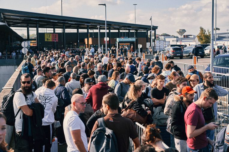‘Dit schept een gevaarlijk precedent’ duizenden mensen missen vlucht door staking op luchthaven