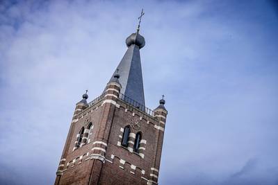 Wie adopteert een cijfer van de Chaamse kerkklok? ‘De toren is van iedereen in het dorp’