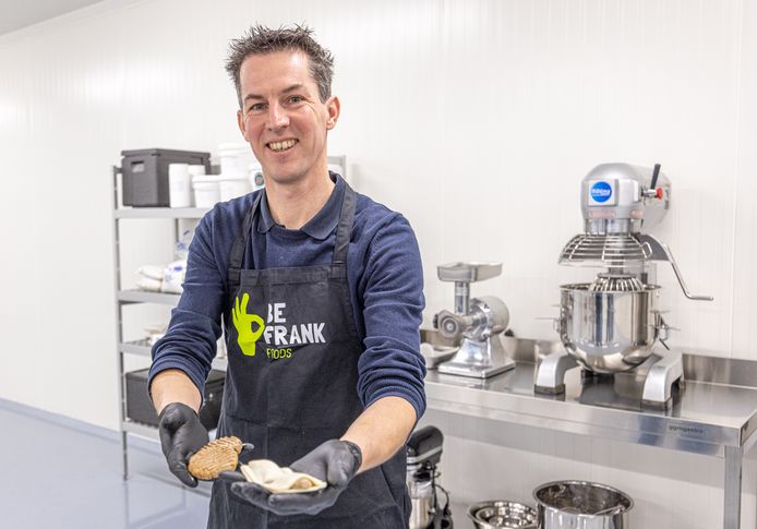 Frank Eggink produceert in Heino onder andere koekjes, bitterballen en burgers van meelwormen.