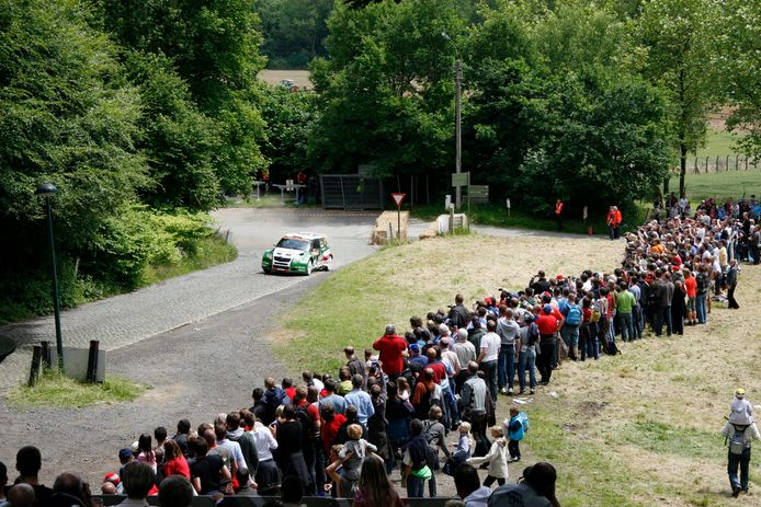 Een foto uit 2009: de doortocht van de rally op de Kemmelberg.
