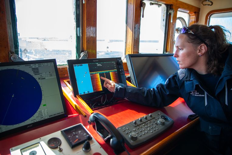 Marine ecologist Renate Olie searches for the artificial reefs on the seabed with the ship's sonar.  Figurine Rosalie van der Does