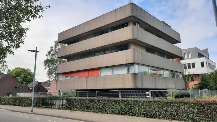 Het ziekenfondskantoor aan het Oostelijk Bolwerk heeft plaatsgemaakt voor appartementencomplex Albatros.