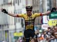 Jonas Vingegaard soleert naar etappezege in Critérium du Dauphiné en grijpt leiderstrui