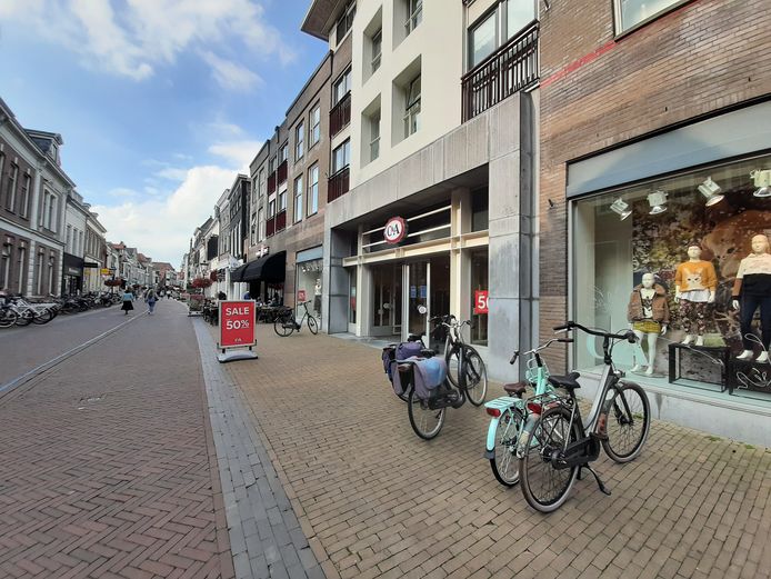 C&A vertrekt uit de Oudestraat in Kampen.
