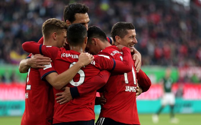 Bayern viert de 1-3 van James Rodriguez.