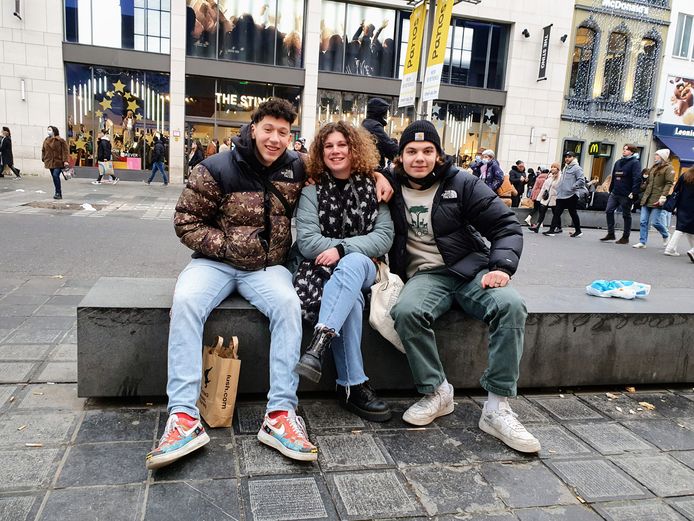 Lukas, Maggie en Jack waren vandaag op de Meir op zoek naar kerstcadeaus.