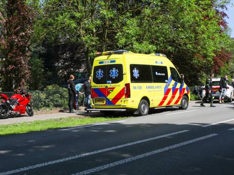 Motorrijder naar ziekenhuis na val in Uddel