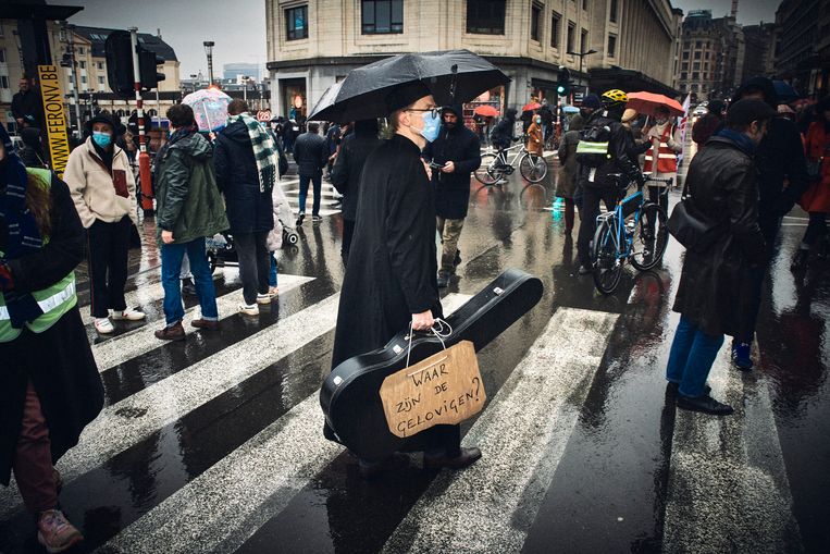 De betoging van de cultuursector zondag volstond niet, maar via de juridische weg ging de regering toch door de knieën.  Beeld Thomas Nolf