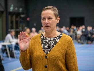 Bornem heeft nieuw bestuur, Greet De bruyn legt eed af als eerste vrouwelijke burgemeester: “Alleen bereik je niets”