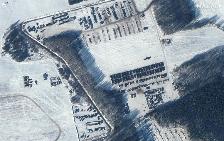 Satellietbeelden tonen Russische troepen in Rechitsa. Beeld via REUTERS