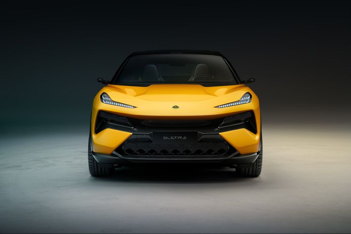 Achteruitkijkcamera's zijn standaard bij de Lotus. In landen waar die nog niet zijn toegestaan krijgt de Eletre 'normale' spiegels