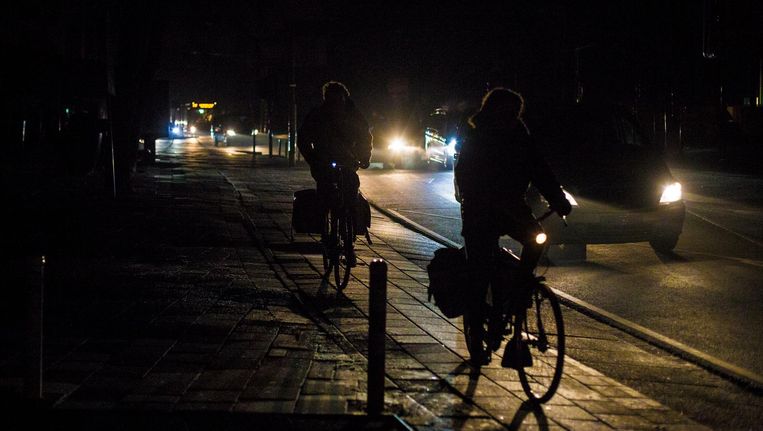 invoer Geleidbaarheid Boekwinkel Veel meer Amsterdammers beboet om fietsen zonder licht | Het Parool