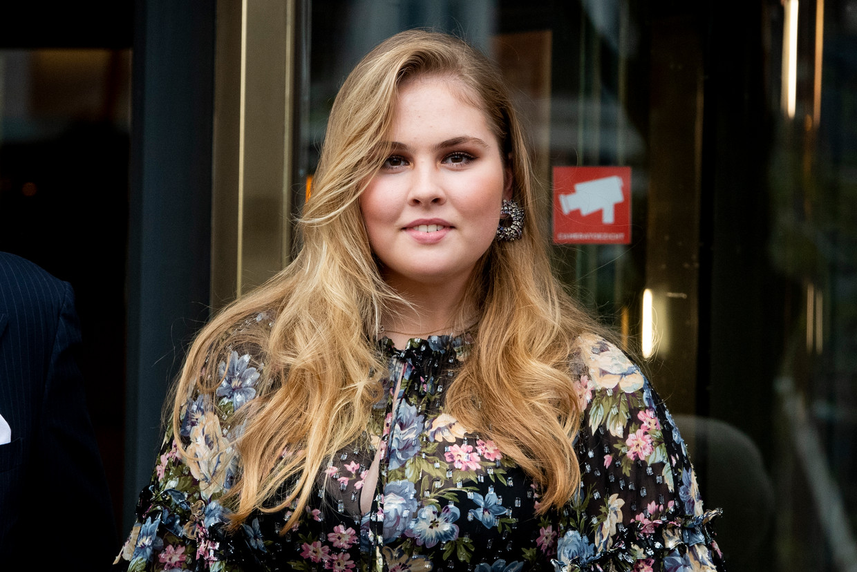 Driewerf hoera: prinses Amalia is geslaagd voor haar eindexamen Beeld Brunopress/Patrick van Emst