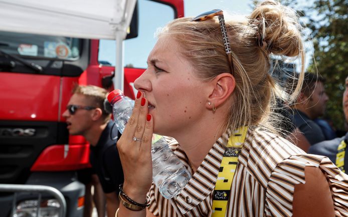 Sarah de Bie, de vrouw van Van Aert, reageert op de val de Belgische kampioen tegen de klok.