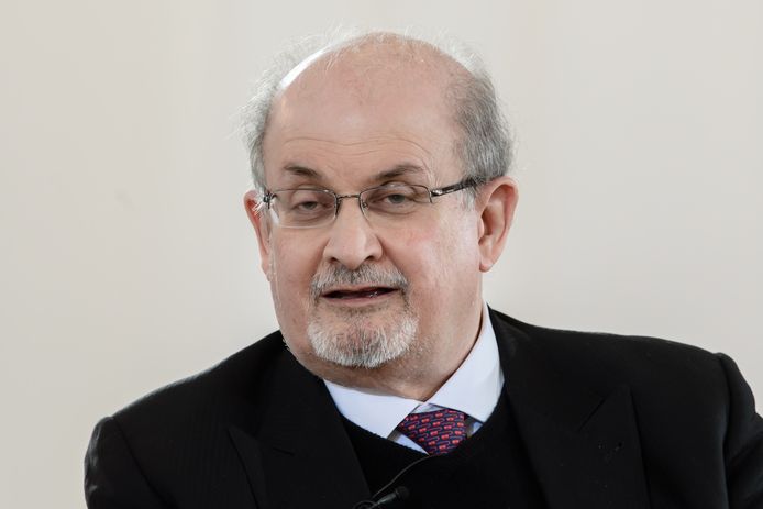 Een archiefbeeld van de 75-jarige auteur Salman Rushdie.