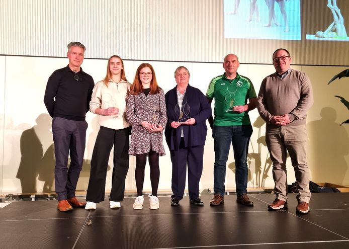 Sportschepen Rudi Goyvaerts (PRO Boechout&Vremde), acrogymnaste Sofie Jaeken, amazone Nynthe Welslau, vrijwilliger Griet Van Nuffel, trainer Gert Van Nuffelen en burgemeester Koen T'Sijen (PRO Boechout&Vremde).