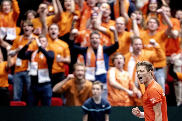 Tim van Rijthoven balt zijn vuist na een gewonnen punt. Beeld ANP / Sander Koning