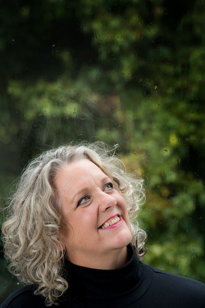 Niki van de Ven schreef Overleefstijl, een survivalguide bij borstkanker.