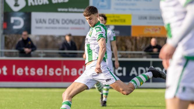 Kloetinge-voetballer Theunisse (20) heeft zich de wetten van het stoere seniorenvoetbal eigen gemaakt