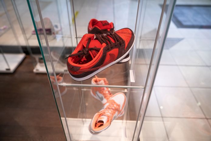 Vermenigvuldiging Bekijk het internet Kostbaar Kelly Leroy (33) opent winkel met gepersonaliseerde sneakers: “Ik ben blij  dat ik mijn droom kon waarmaken” | Antwerpen | pzc.nl