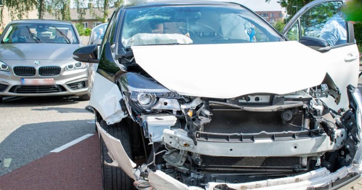Vrouw lichtgewond bij aanrijding in Goirle.