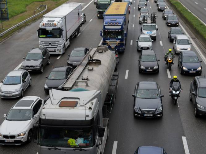 Drie kwartier file op Brusselse buitenring vanaf Grimbergen door ongeval ter hoogte van Zellik