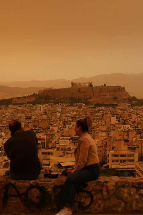 Des airs de fin du monde: la Grèce à nouveau tapissée d’épais nuages de poussière du Sahara
