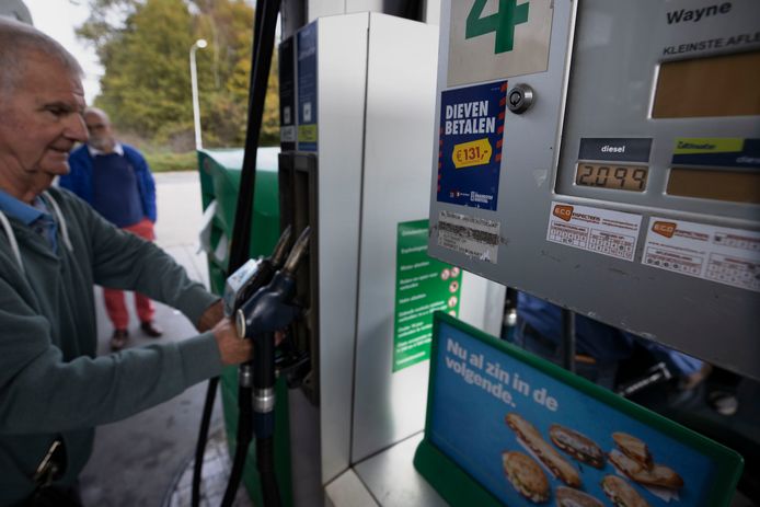 Een litertje diesel kost vandaag de dag 2,10 euro, en dat is meer dan benzine.