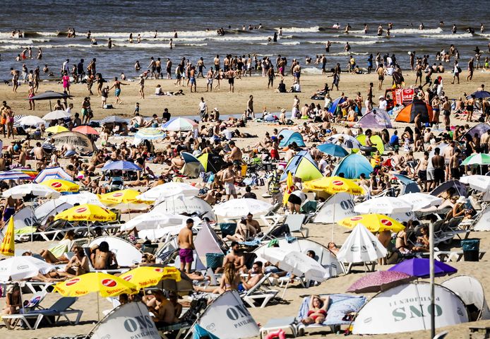 The busy beach of Zandvoort, Saturday.