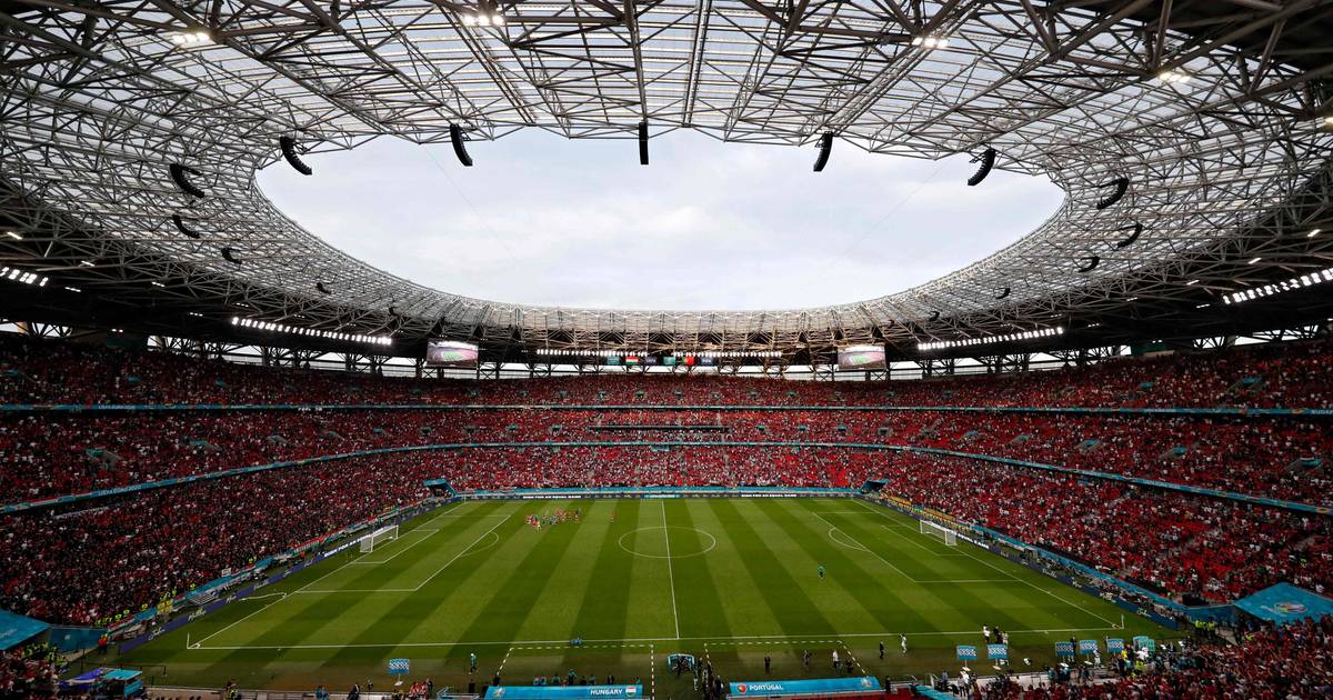 Oranje speelt achtste finales in volgepakte Puskás Aréna ...