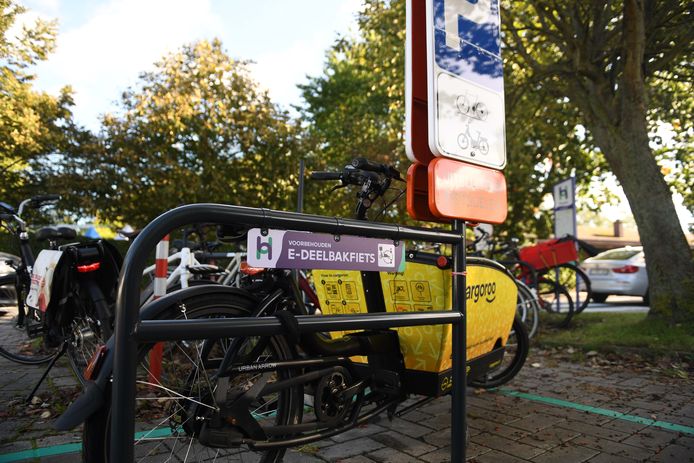 Momenteel worden er in Leuven elektrische deelbakfietsen van Cargoroo aangeboden maar vanaf 2023 komt er een nieuwe concessiehouder.