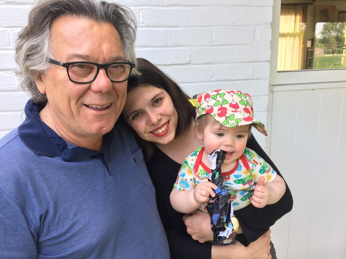 Johan Verminnen met zijn dochter Pauline en en z'n kleinkind Boas.