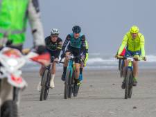 Eindhovenaar Jules de Cock wint NK strandrace: ‘Een heel seizoen met die rood-wit-blauwe trui, dat is fantastisch’