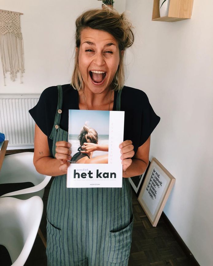 Eva Daeleman toont op Instagram haar nieuwste boek 'Omdat het kan'
