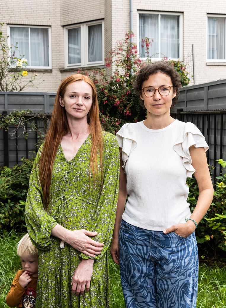 Olena (rechts) en Iryna. Beeld Daphne Lucker